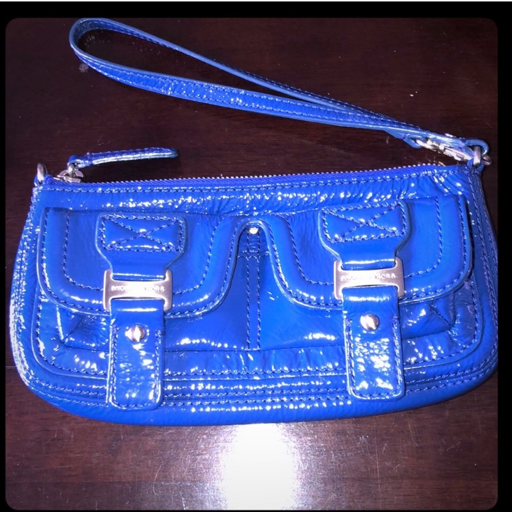 Michael Kors Wristlet💙